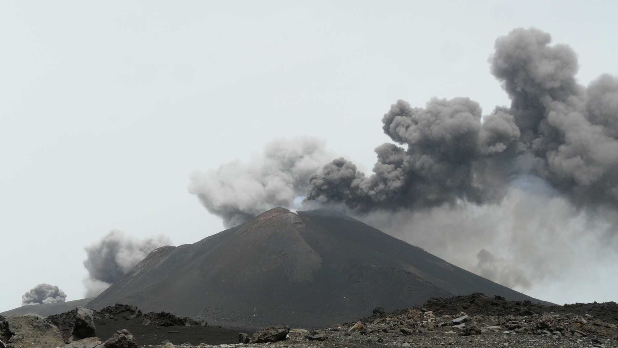 Volcans d'Italie L’Etna, le Vésuve, le Stromboli, Vulcano ! Orgaya — free download